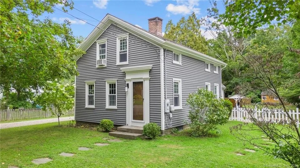 76 Glenwood Rd, Clinton, CT 06413