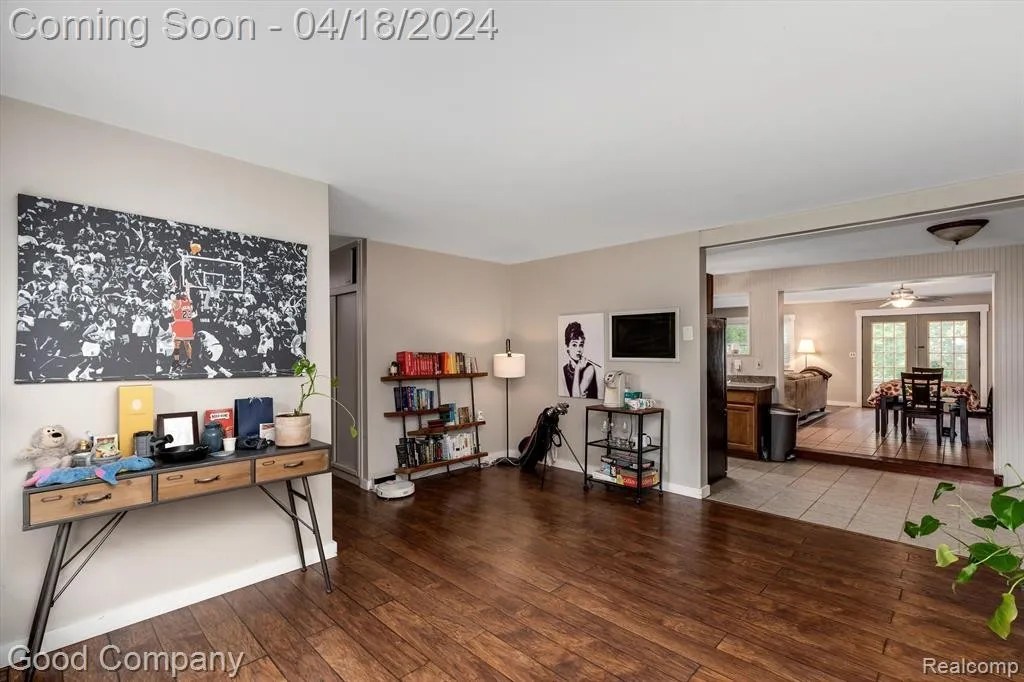 45 Huntley Ave, Clawson, MI 48017