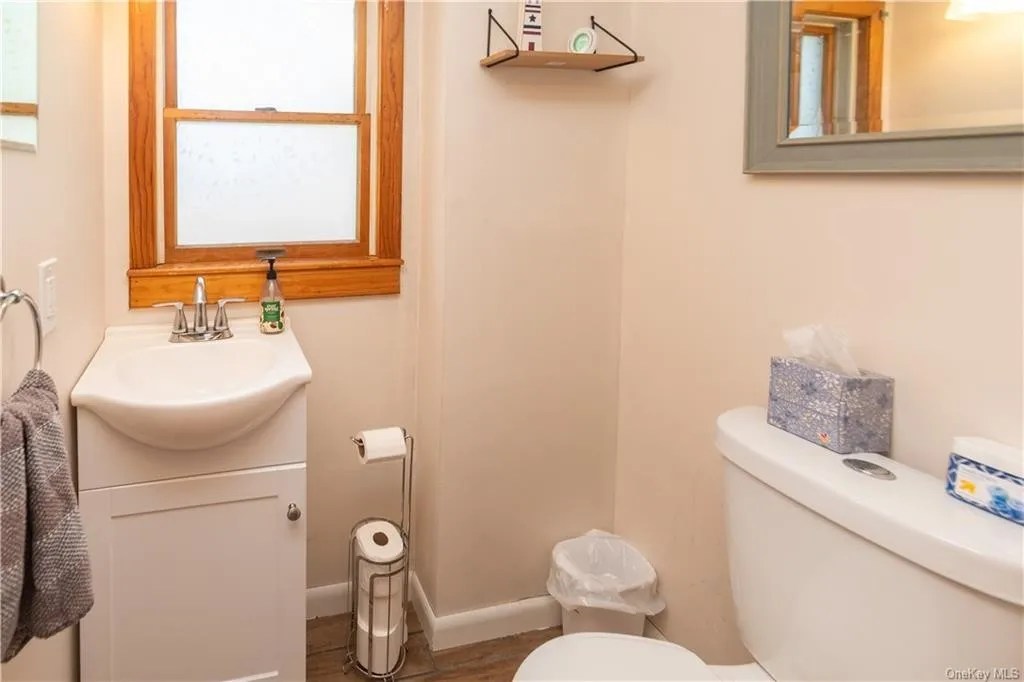 78 Ferris Ln, Poughkeepsie, NY 12603