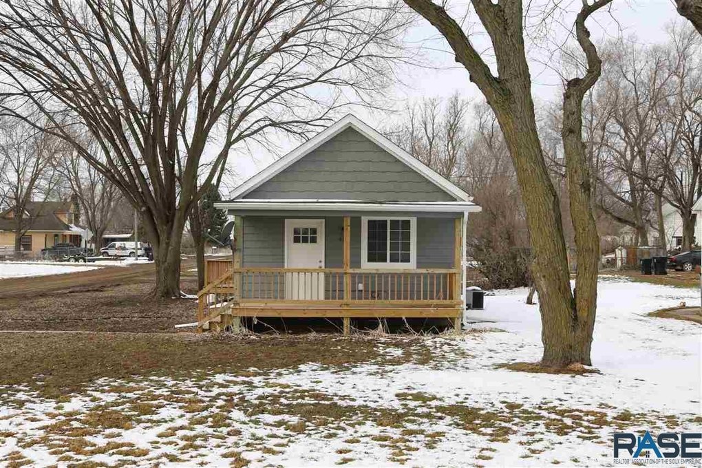 c.1900 Completely Remodeled Small Home 15 Minutes From Sioux Falls SD
