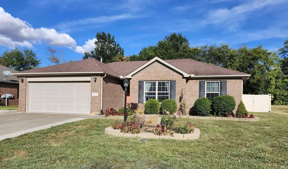 7924 S Andee Ln, Fort Branch, IN 47648 233,999