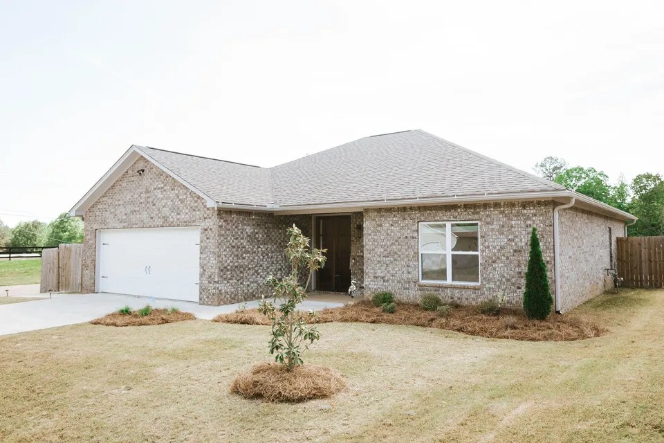 45 Thaxton Hills Dr, Thaxton, MS 38871