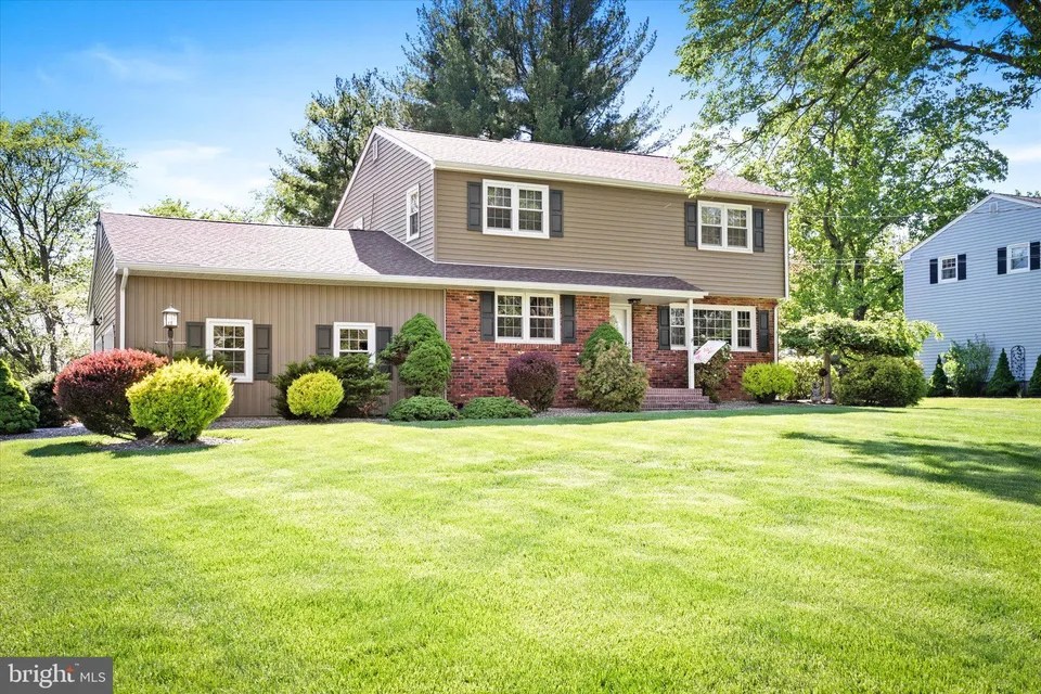 5 Star Dr, Ewing, NJ 08628 589,000