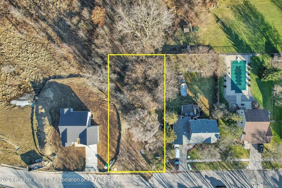 202 Stratford Dr, Mason, MI 48854 69,900