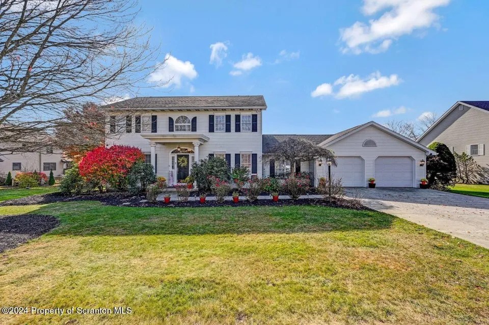 911 Apple Tree Rd Unit L33, Moscow, PA 18444 549,900