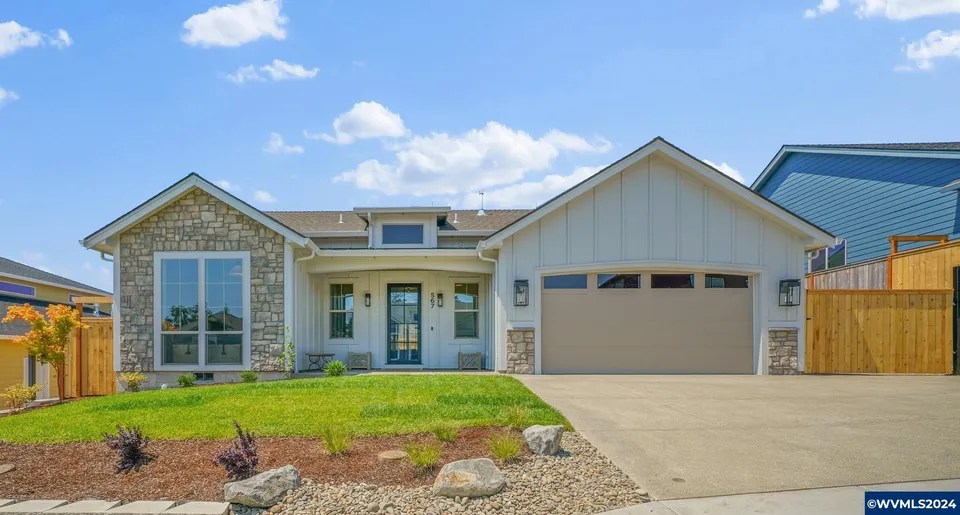 567 NW Cascade Mountain Dr, Dallas, OR 97338 629,900