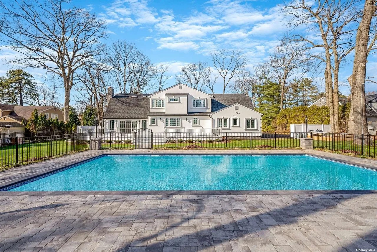 For Sale 21 Hemingway Dr, Dix Hills, NY 11746