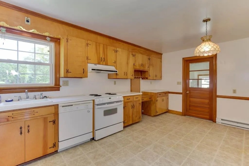 For Sale 411 Piney Point Rd, Onemo, VA 23130