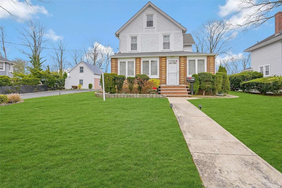 146 Nassau Rd, Huntington, NY 11743