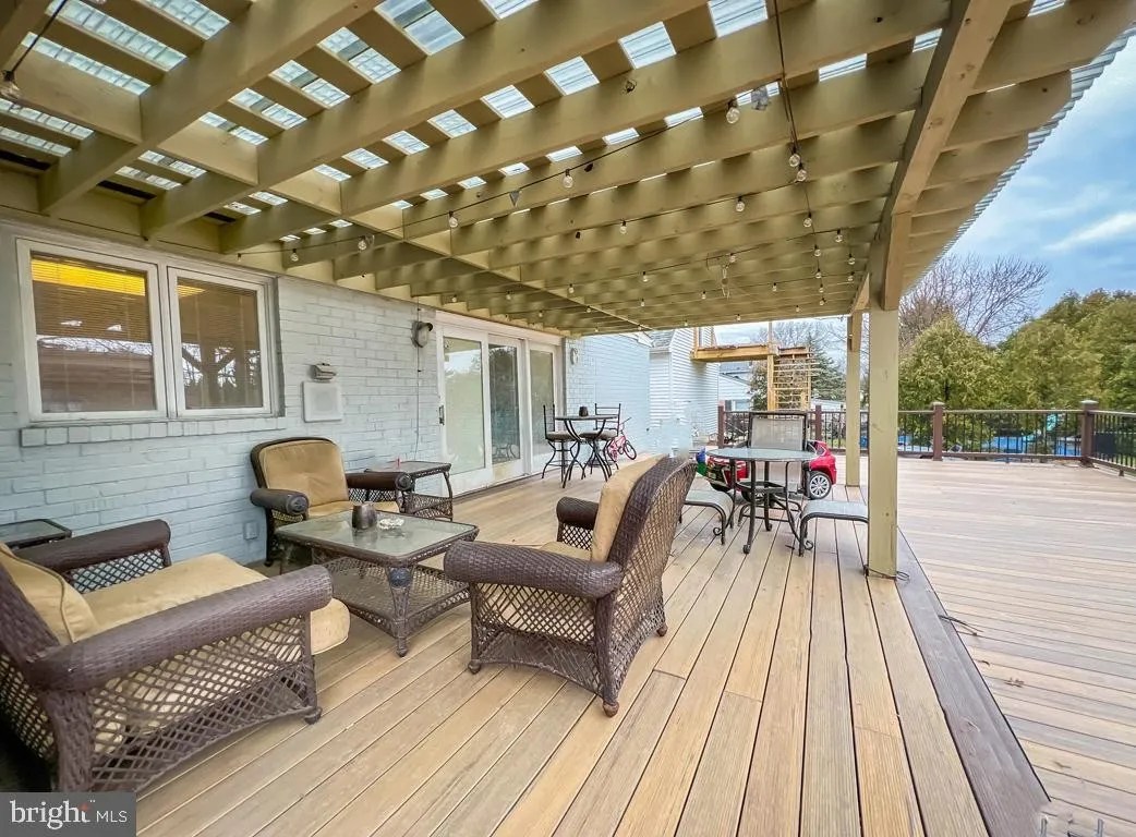 3549 Meadowlark Dr, Huntingdon Valley, PA 19006