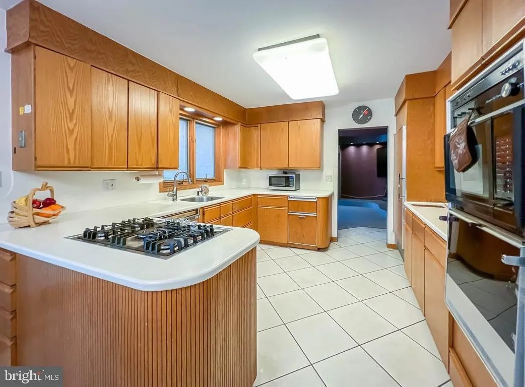 3549 Meadowlark Dr, Huntingdon Valley, PA 19006