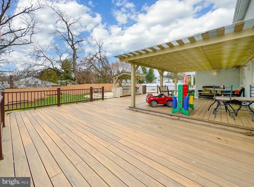 3549 Meadowlark Dr, Huntingdon Valley, PA 19006
