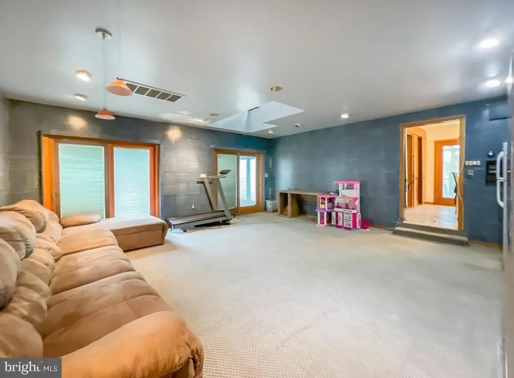 3549 Meadowlark Dr, Huntingdon Valley, PA 19006