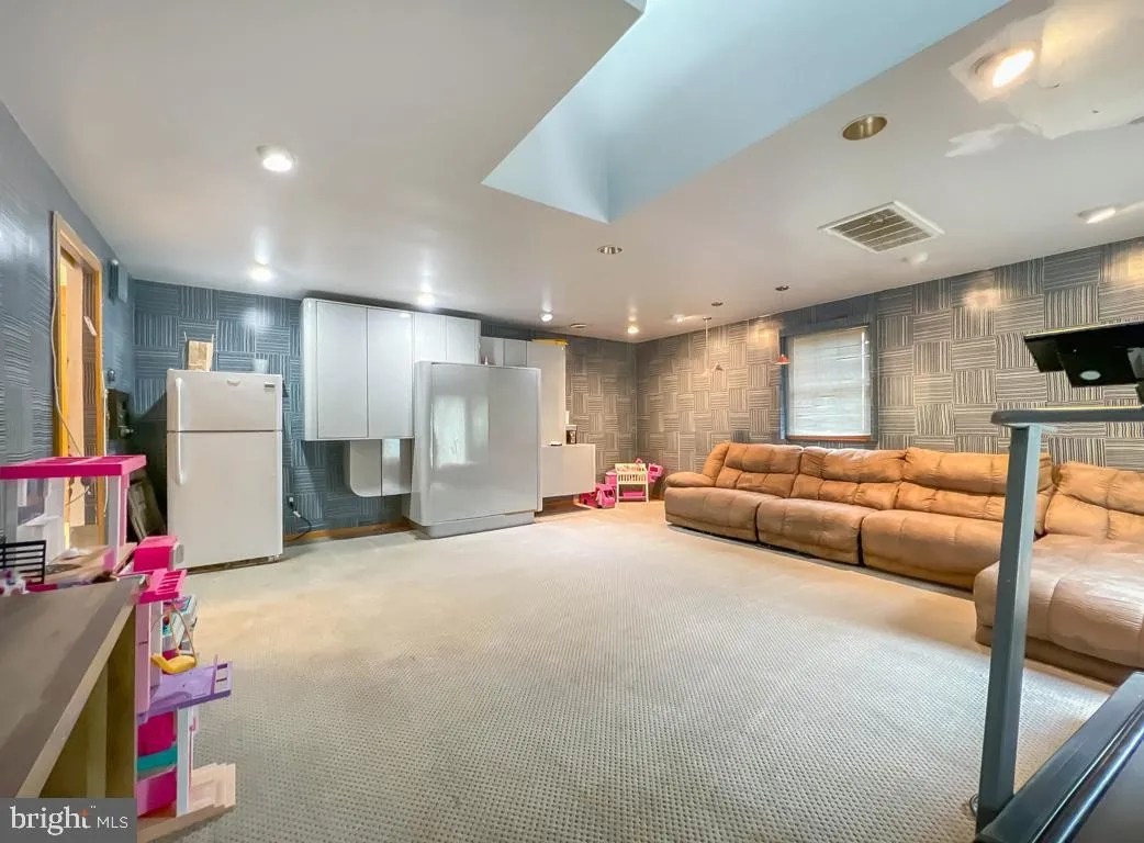 3549 Meadowlark Dr, Huntingdon Valley, PA 19006