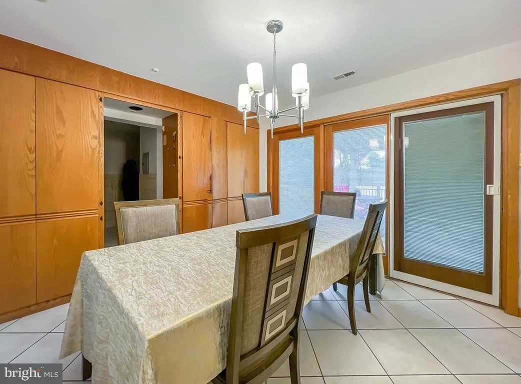 3549 Meadowlark Dr, Huntingdon Valley, PA 19006