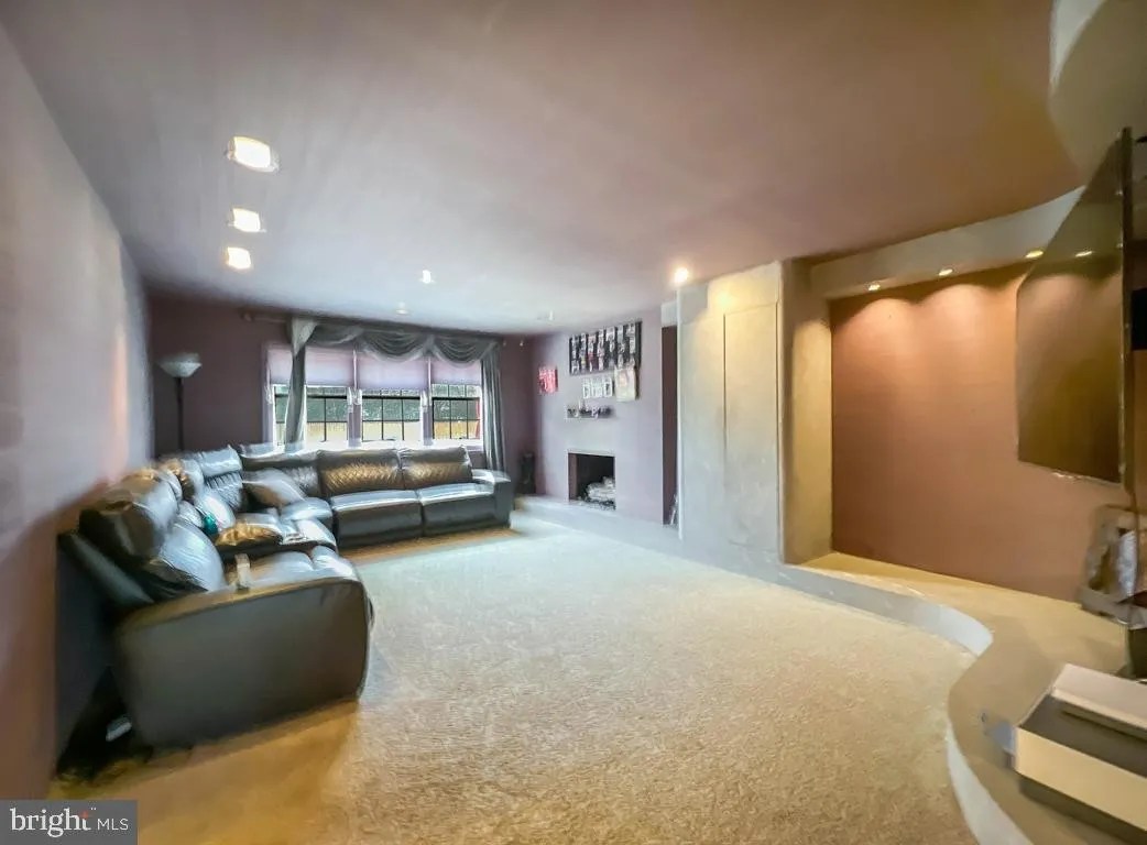 3549 Meadowlark Dr, Huntingdon Valley, PA 19006