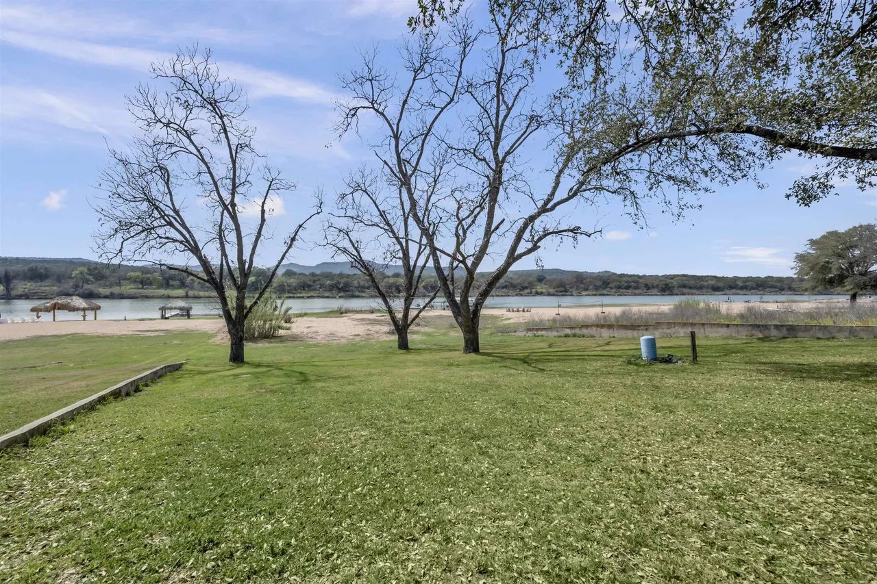 4302 River Oaks Dr, Kingsland, TX 78639