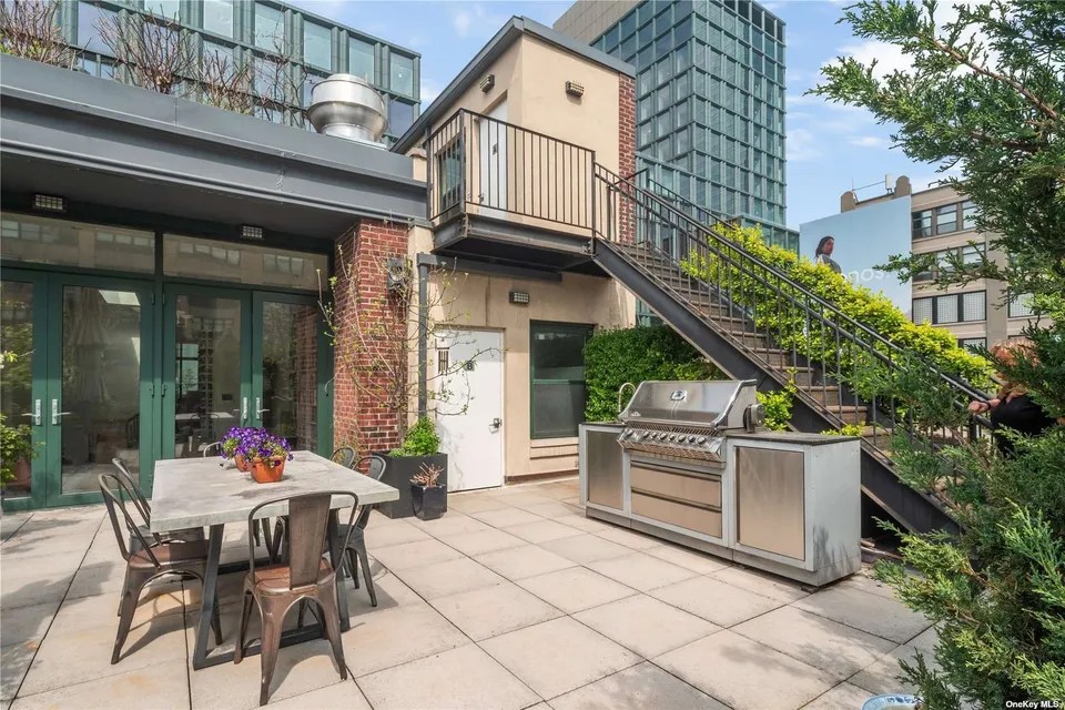 286 Spring St, New York, NY 10013 15,900,000