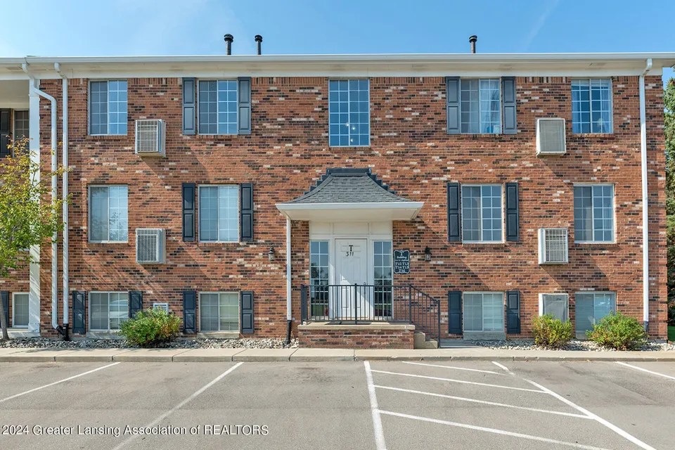 311 W Highland Rd Apt T15, Howell, MI 48843 119,900