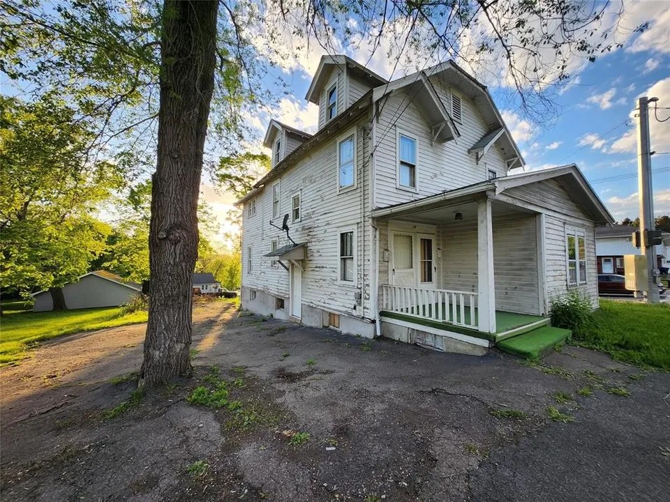 49 Hooper Rd, Endicott, NY 13760