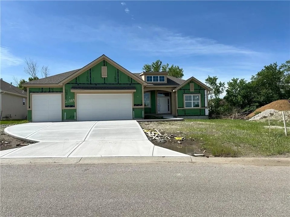 21889 W 177th Ter, Olathe, KS 66062 549,900
