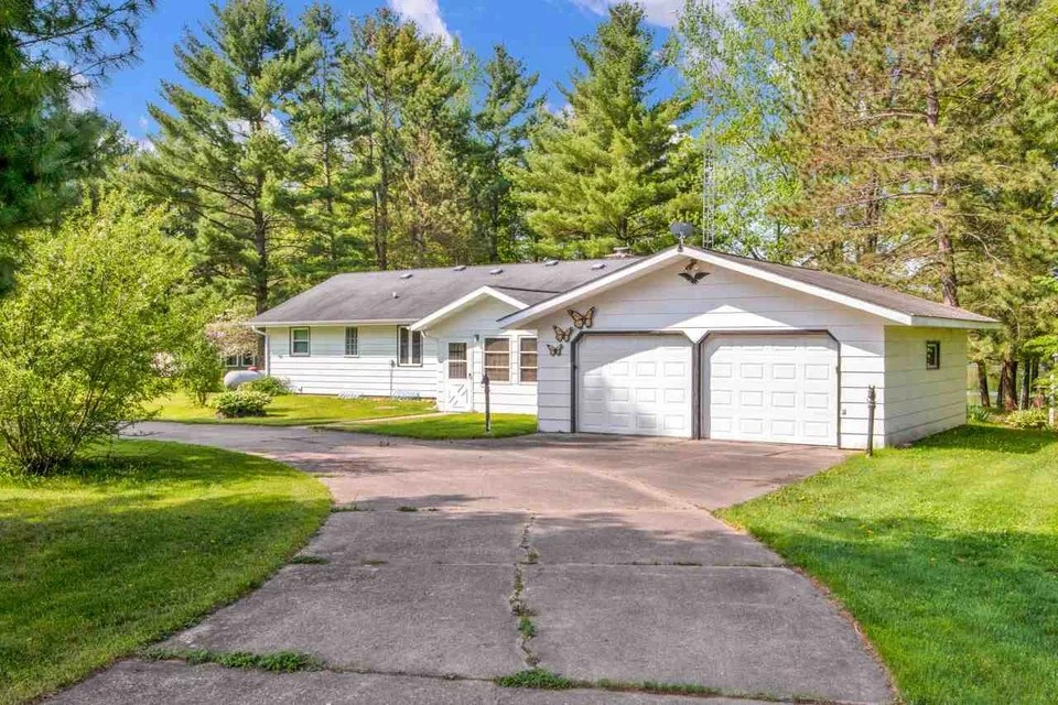 10336 Penny Lake Rd, Rosholt, WI 54473