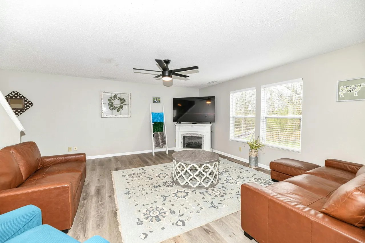 505 Runnymede Ct, Greenfield, IN 46140