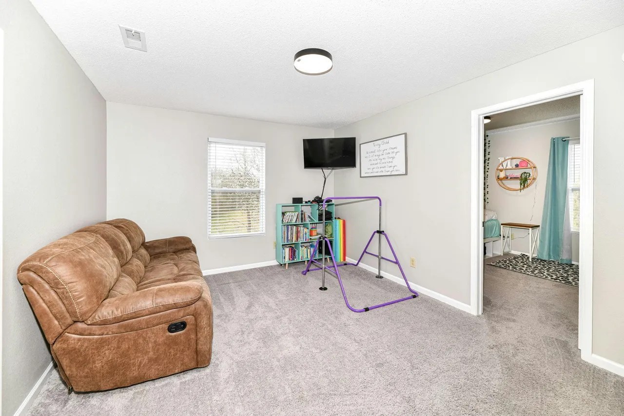 505 Runnymede Ct, Greenfield, IN 46140