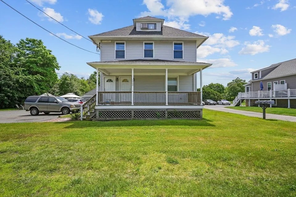 1663 Fall River Ave, Seekonk, MA 02771 595,000