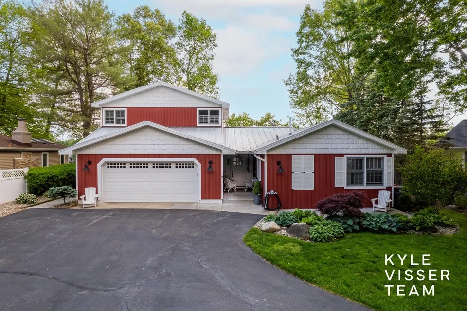 For Sale 3272 Thorncrest Dr SE, Grand Rapids, MI 49546