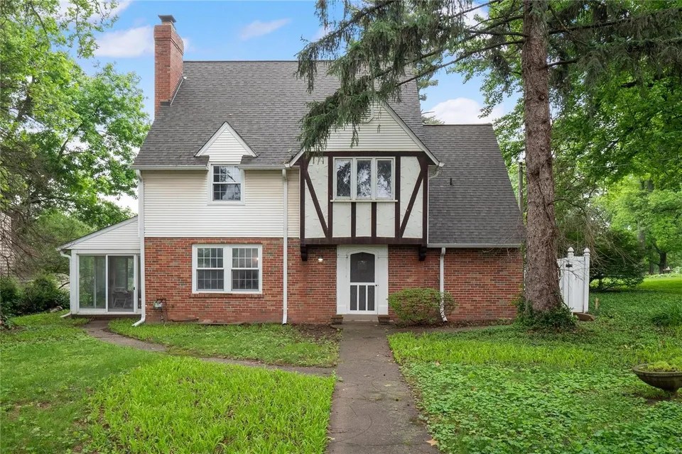 For Sale 1931 Elm St, Saint Charles, MO 63301