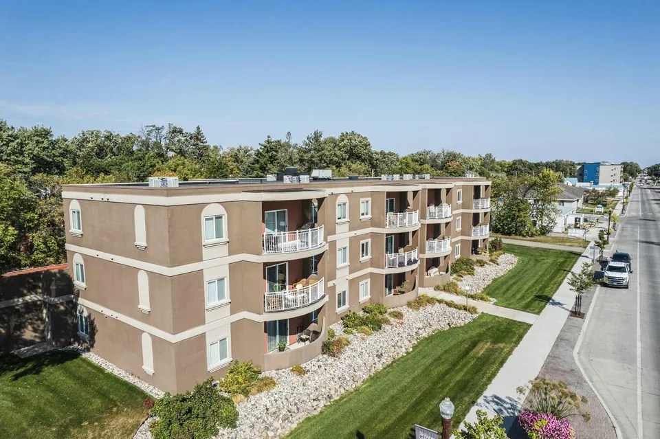 1320 Washington Ave Unit 107, Detroit Lakes, MN 56501 349,000