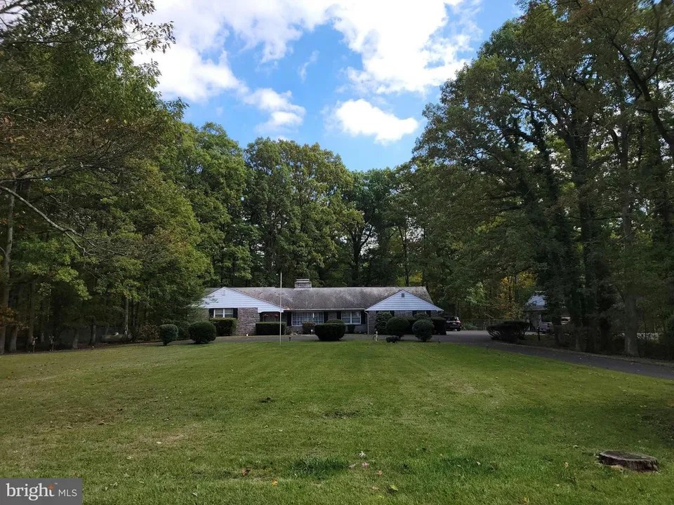 2383 Bedminster Rd, Perkasie, PA 18944 574,975