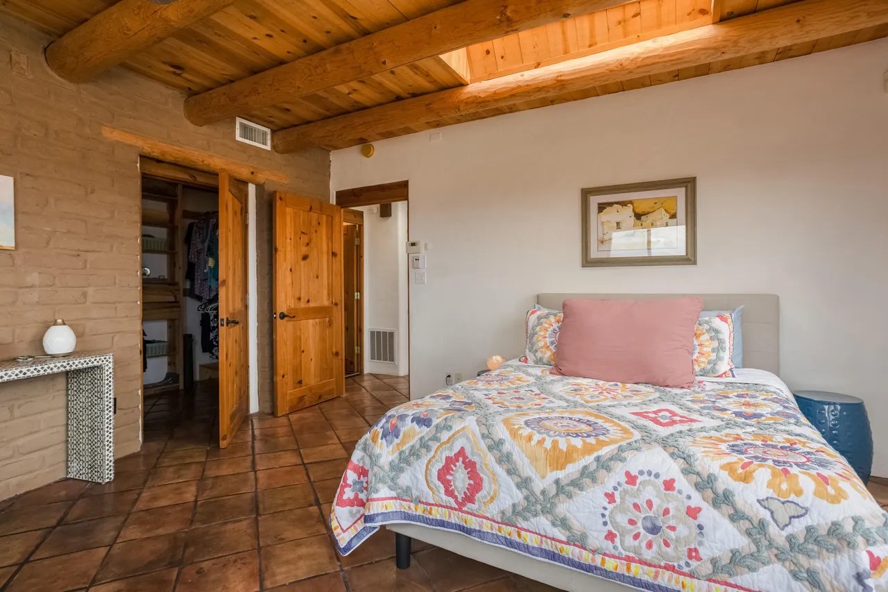 82 Overlook Dr, Placitas, NM 87043