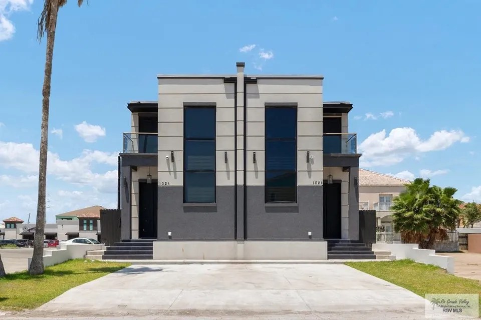 102 E Whiting St Unit A, South Padre Island, TX 78597 2,250,000