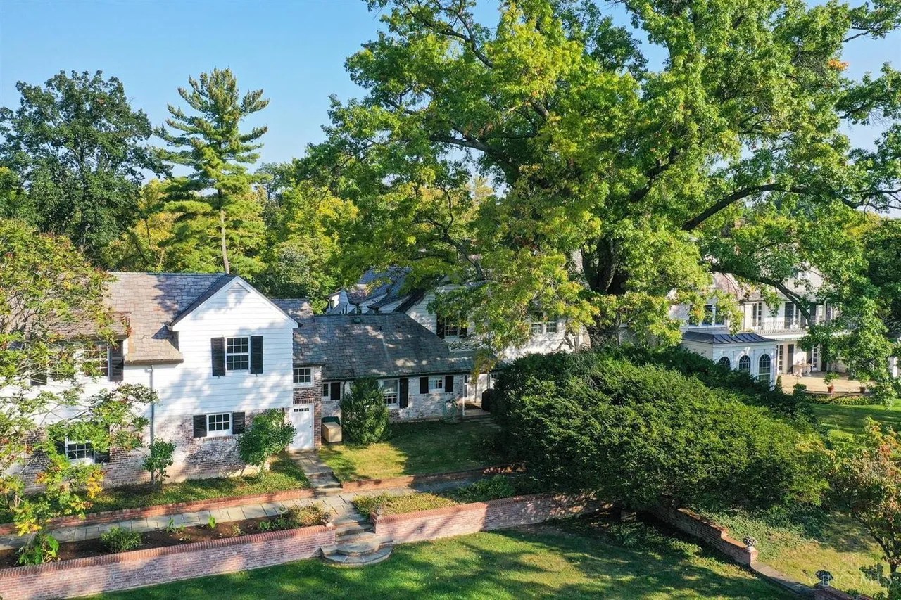 9575 Cunningham Rd, Indian Hill, OH 45243