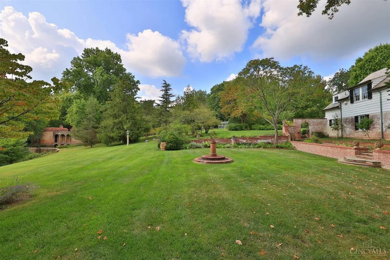 9575 Cunningham Rd, Indian Hill, OH 45243