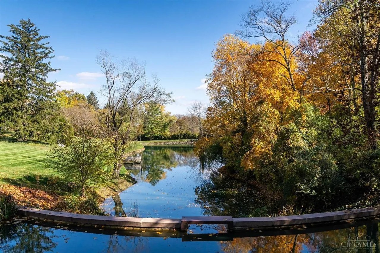 9575 Cunningham Rd, Indian Hill, OH 45243