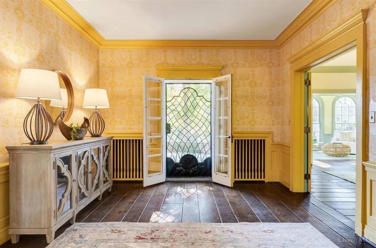 9575 Cunningham Rd, Indian Hill, OH 45243