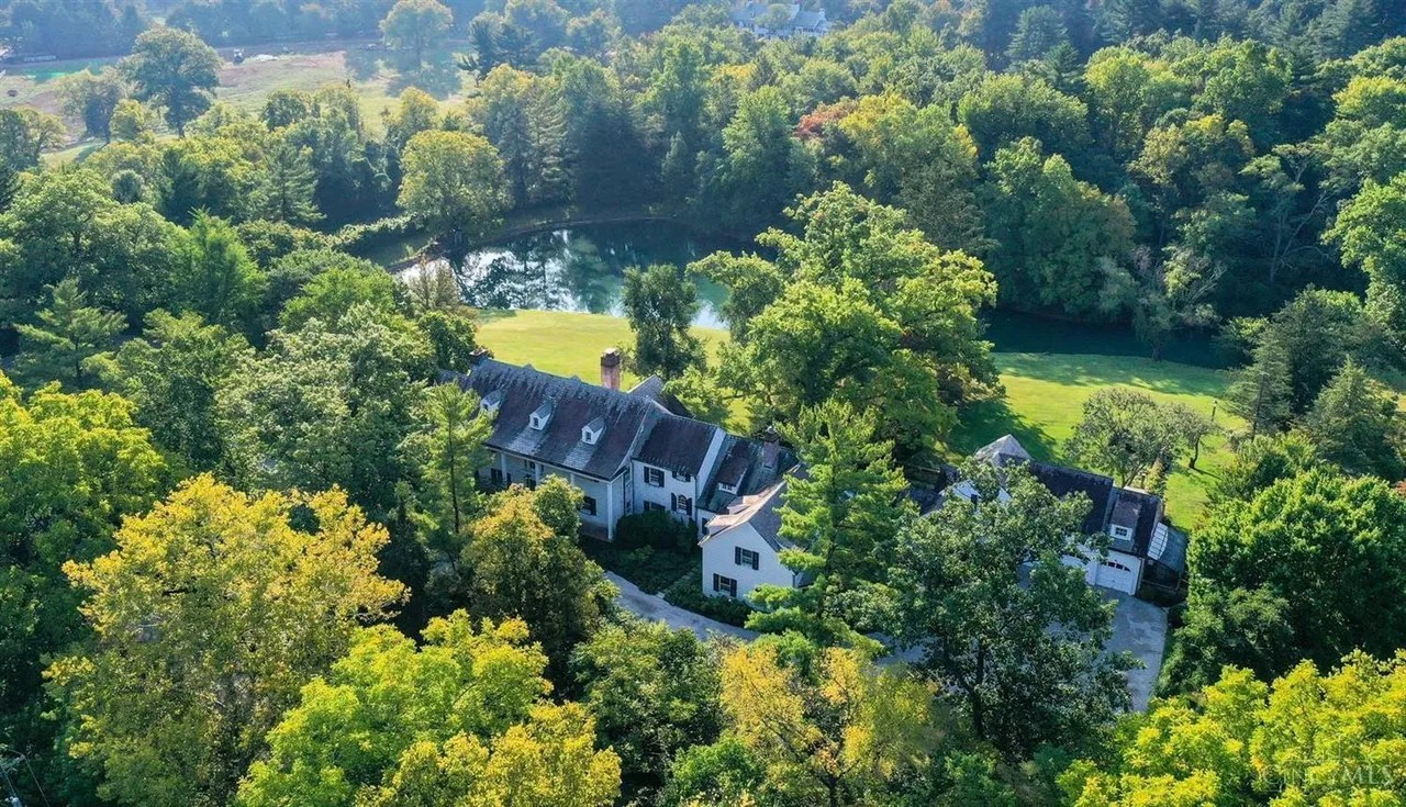 9575 Cunningham Rd, Indian Hill, OH 45243