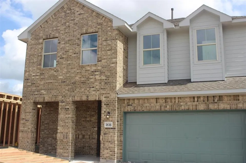 1836 Acklen Run Dr, Iowa Colony, TX 77583