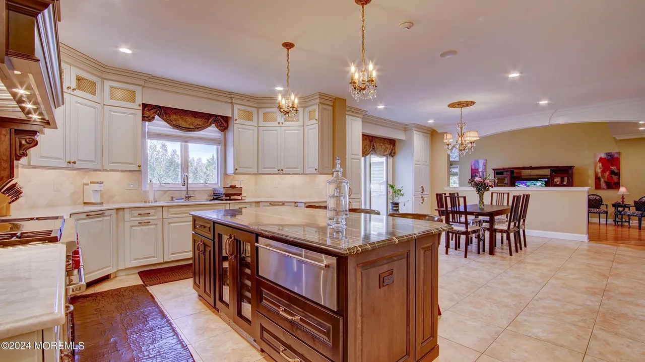 350 Salinger Ct, NJ 07751