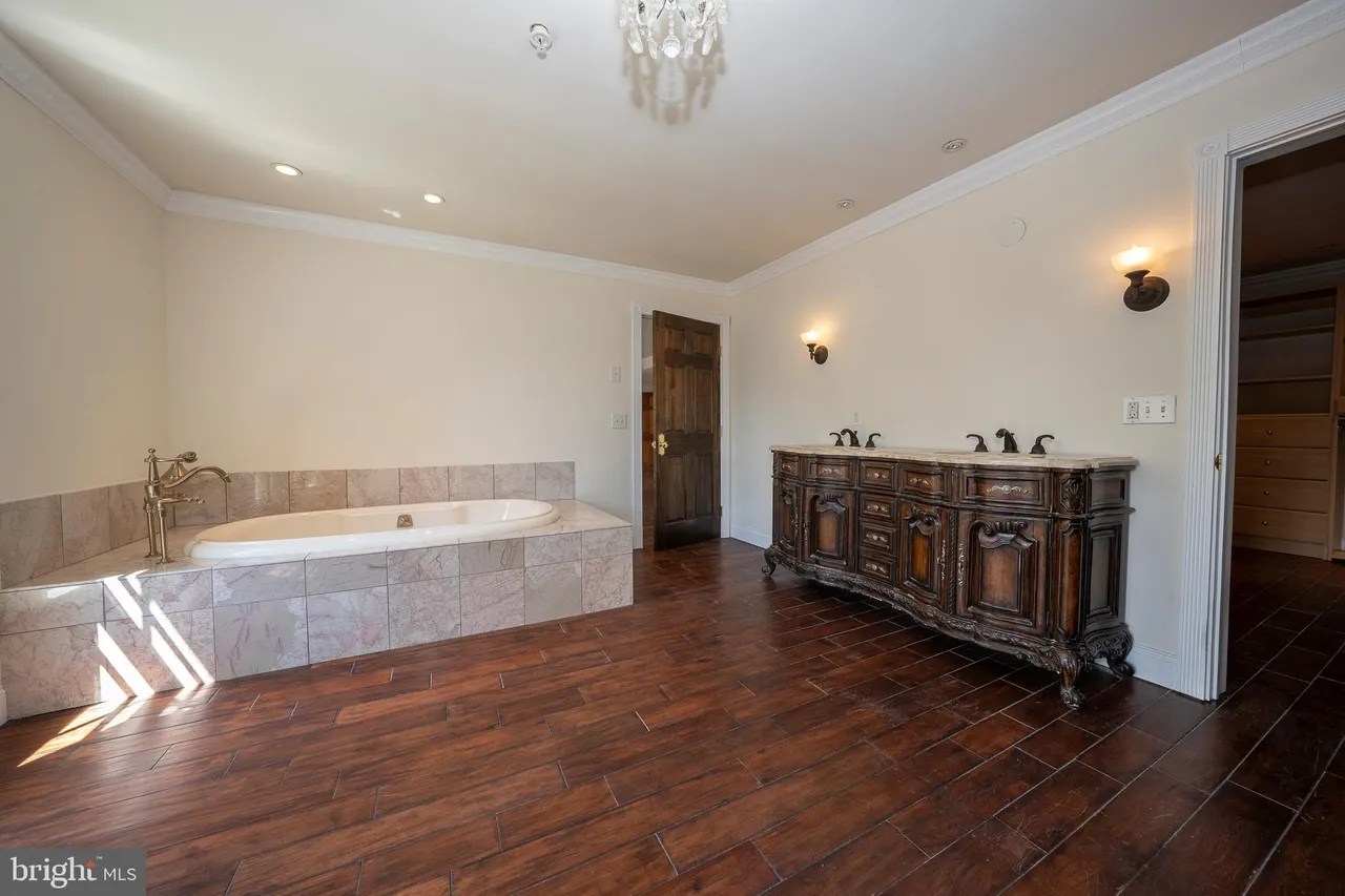 1 Dunminning Rd, Newtown Square, PA 19073 1,445,000