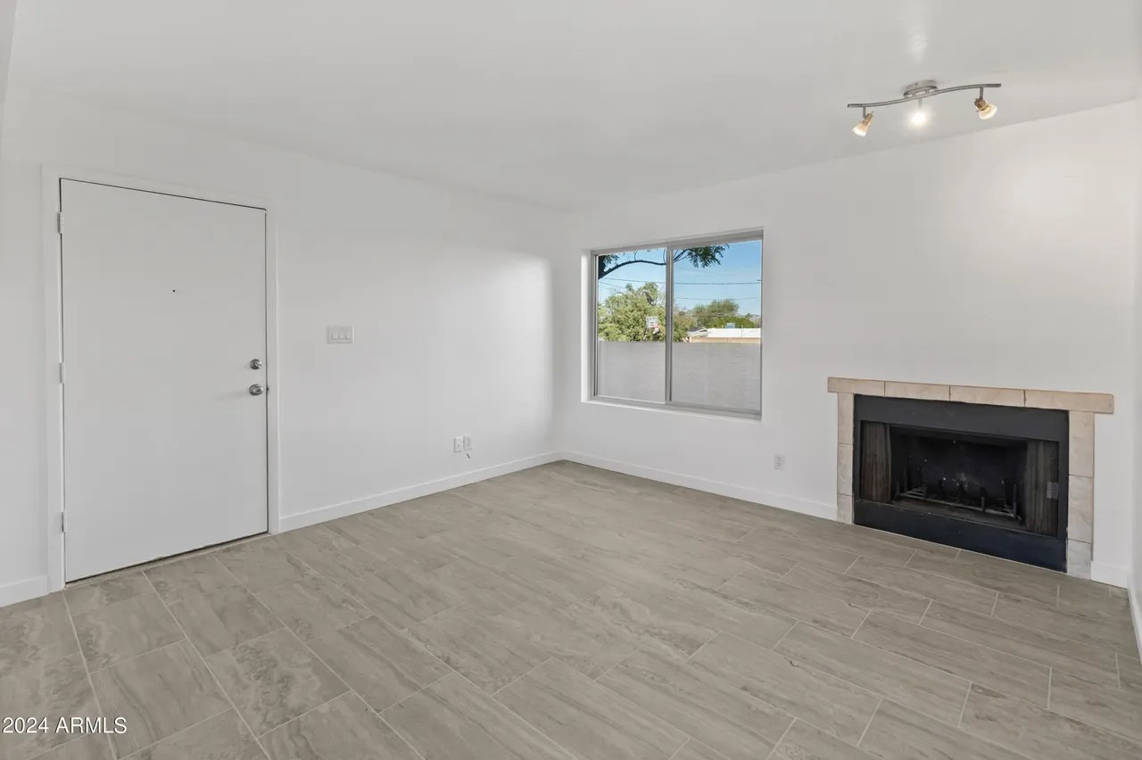 2320 N 52nd St Apt 118, Phoenix, AZ 85008