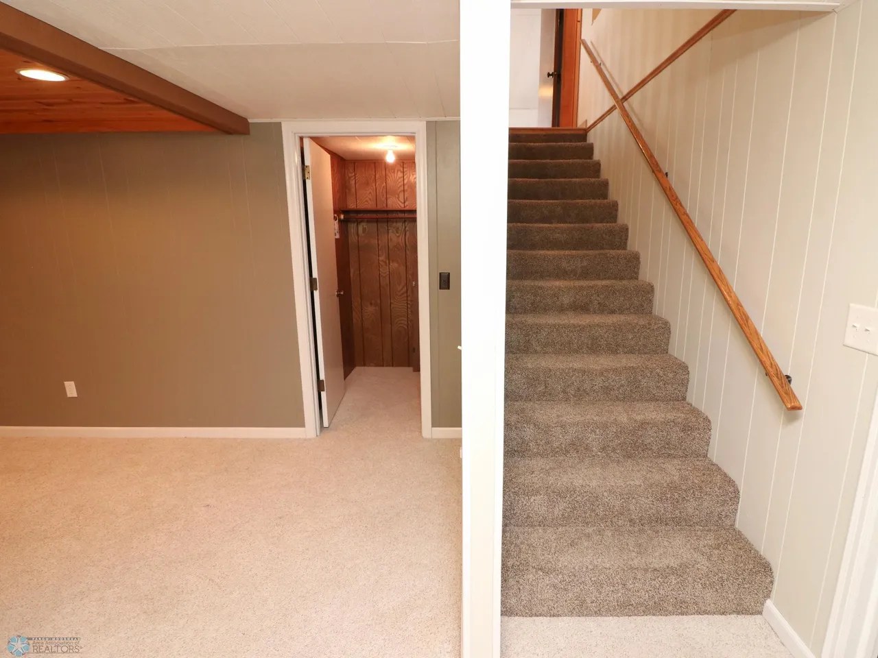 3861 River Dr S, Fargo, ND 58104