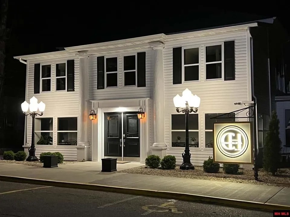 110 McLean Ave, Cotter, AR 72626 1,295,000