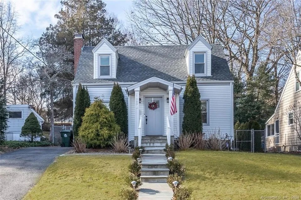 1663 Melville Ave, Fairfield, CT 06825