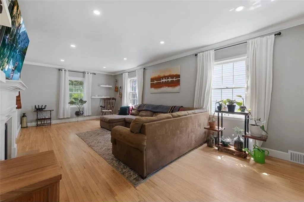 923 Baker Ave, Mankato, MN 56001