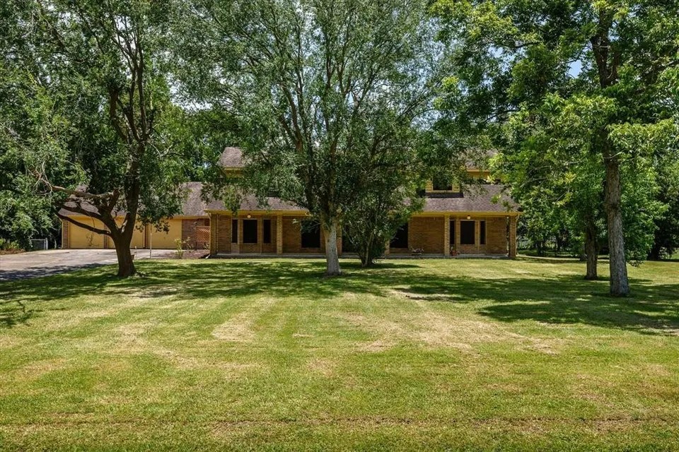 7235 FM 646 Rd S, Santa Fe, TX 77510 825,000