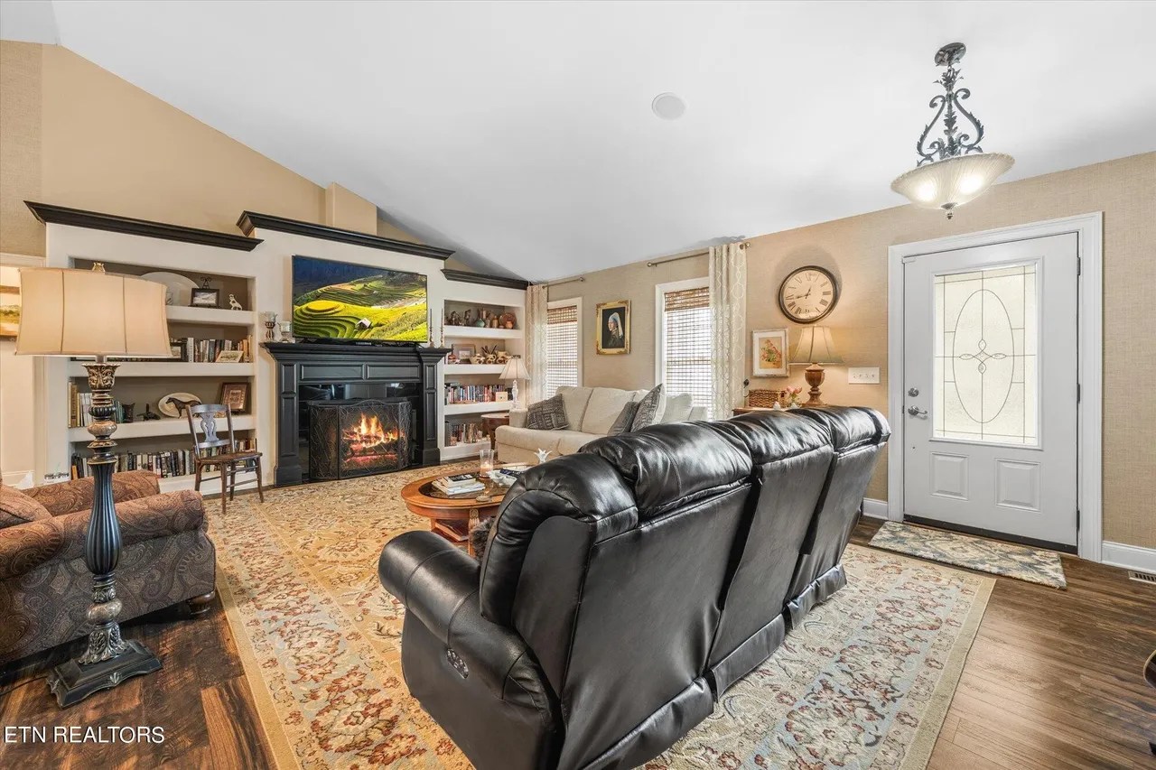 3075 Falcon Trl, Cookeville, TN 38506